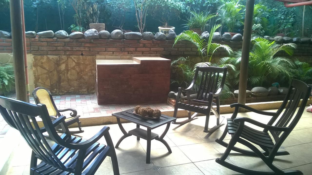Hotel Casa De Angeles Манагуа Екстериор снимка